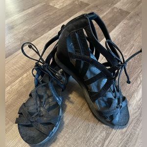 Black size 9 Corkys lace wedges.